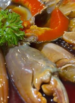 Japanese girl embarks on a culinary journey in Ningbo