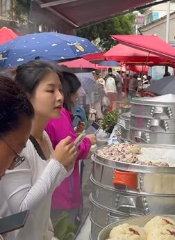 Chinese cuisine at Yunnan morning market